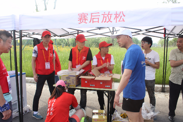 马拉松志愿者.JPG